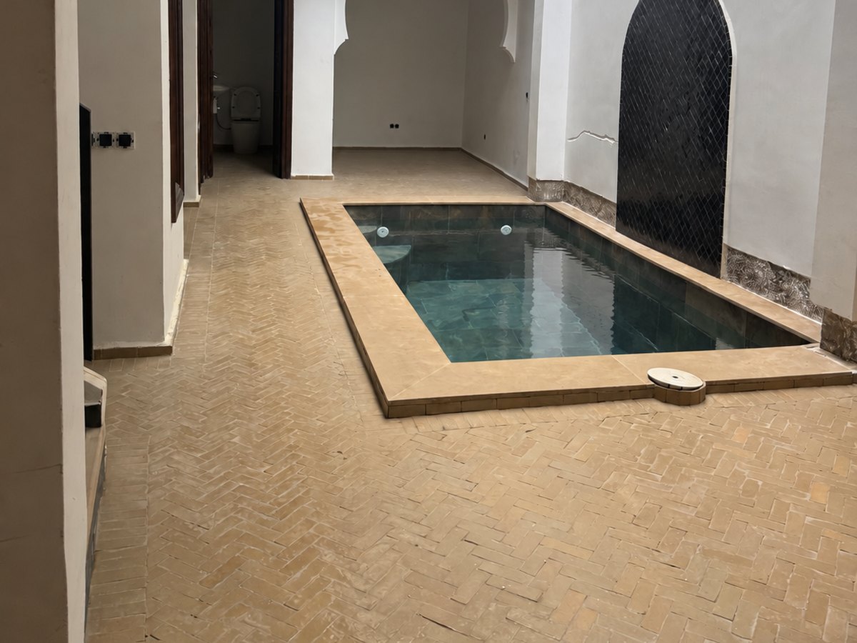 Patio du riad terminé avec bassin et sol en bejmat